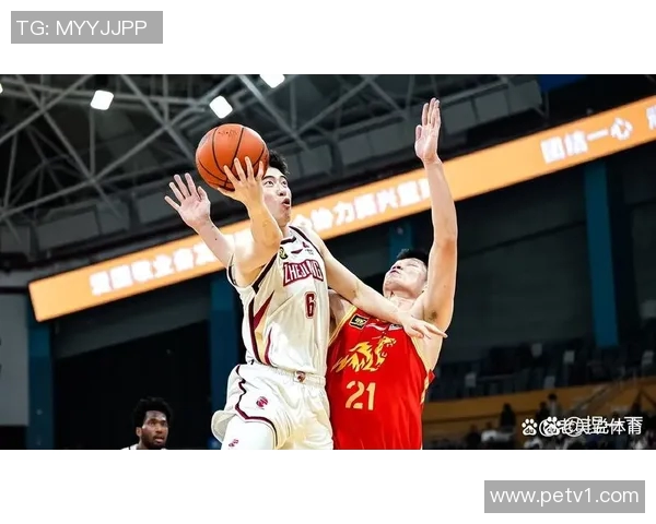 广东男篮CBA连胜势头强劲展现球队实力与团结精神