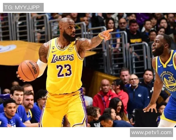 湖人七连胜！詹姆斯43分继续发挥稳定，领队战胜勇士取得胜利